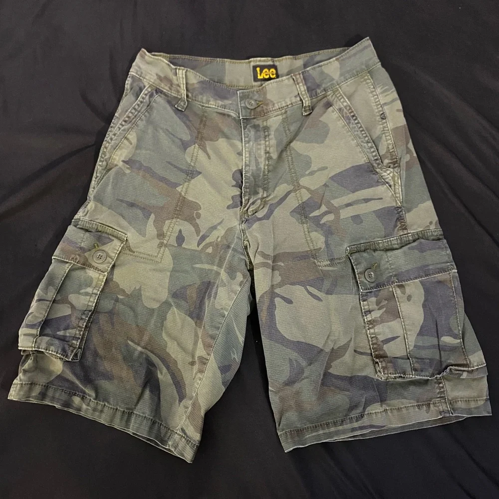 Camo Lee Cargo Shorts - Picture 1 of 5